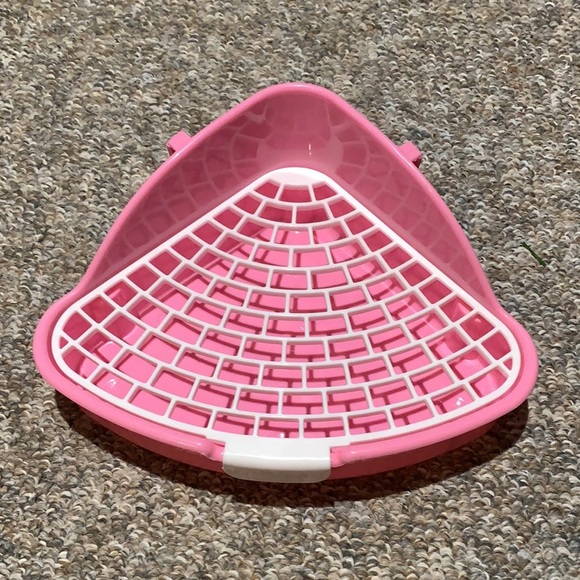 2 Living World Corner Toilets! - Picture 2 of 2